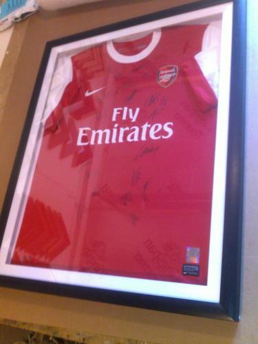 Arsenal Team signed shirt-1813392167